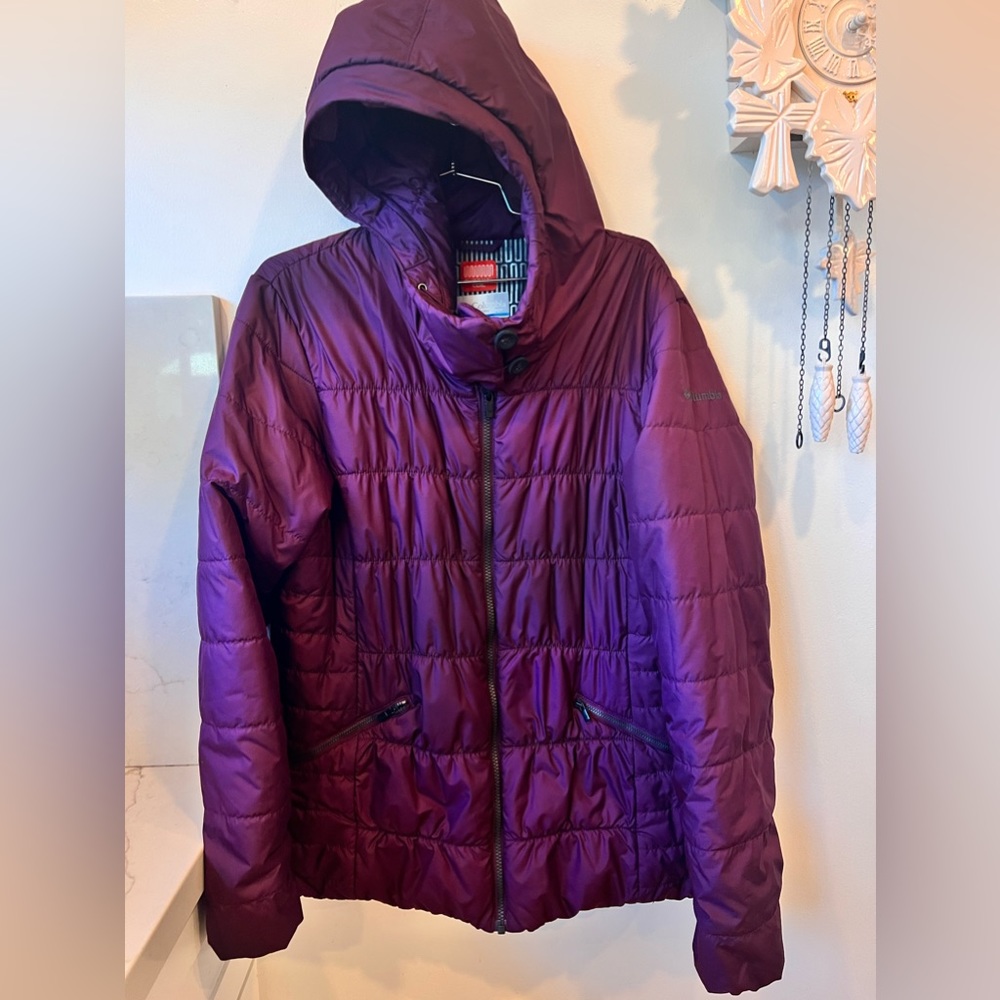 Columbia Puffer Women’s Jacket coat purple burgundy hood